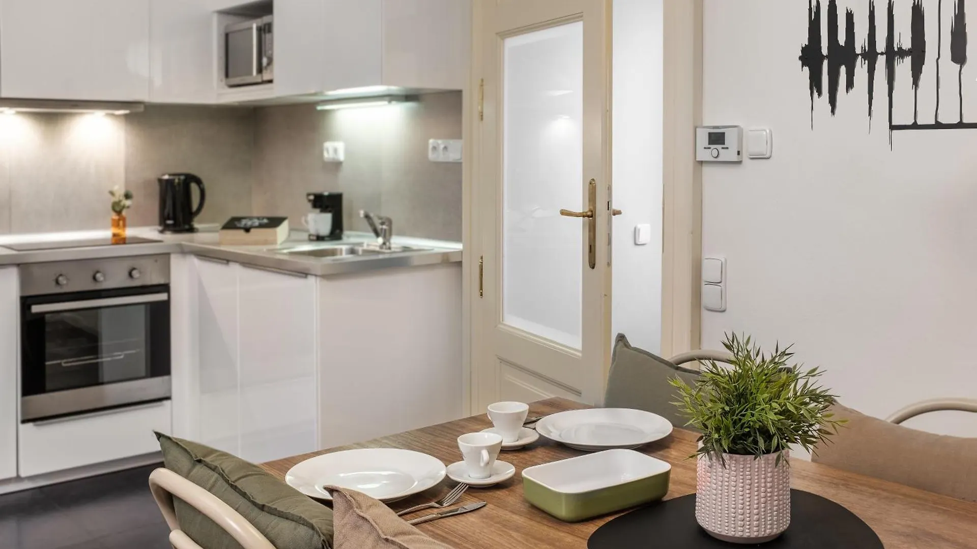4 Arts Apartments By Adrez Prága