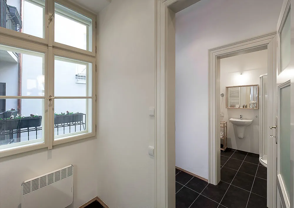 4 Arts Apartments By Adrez Prága