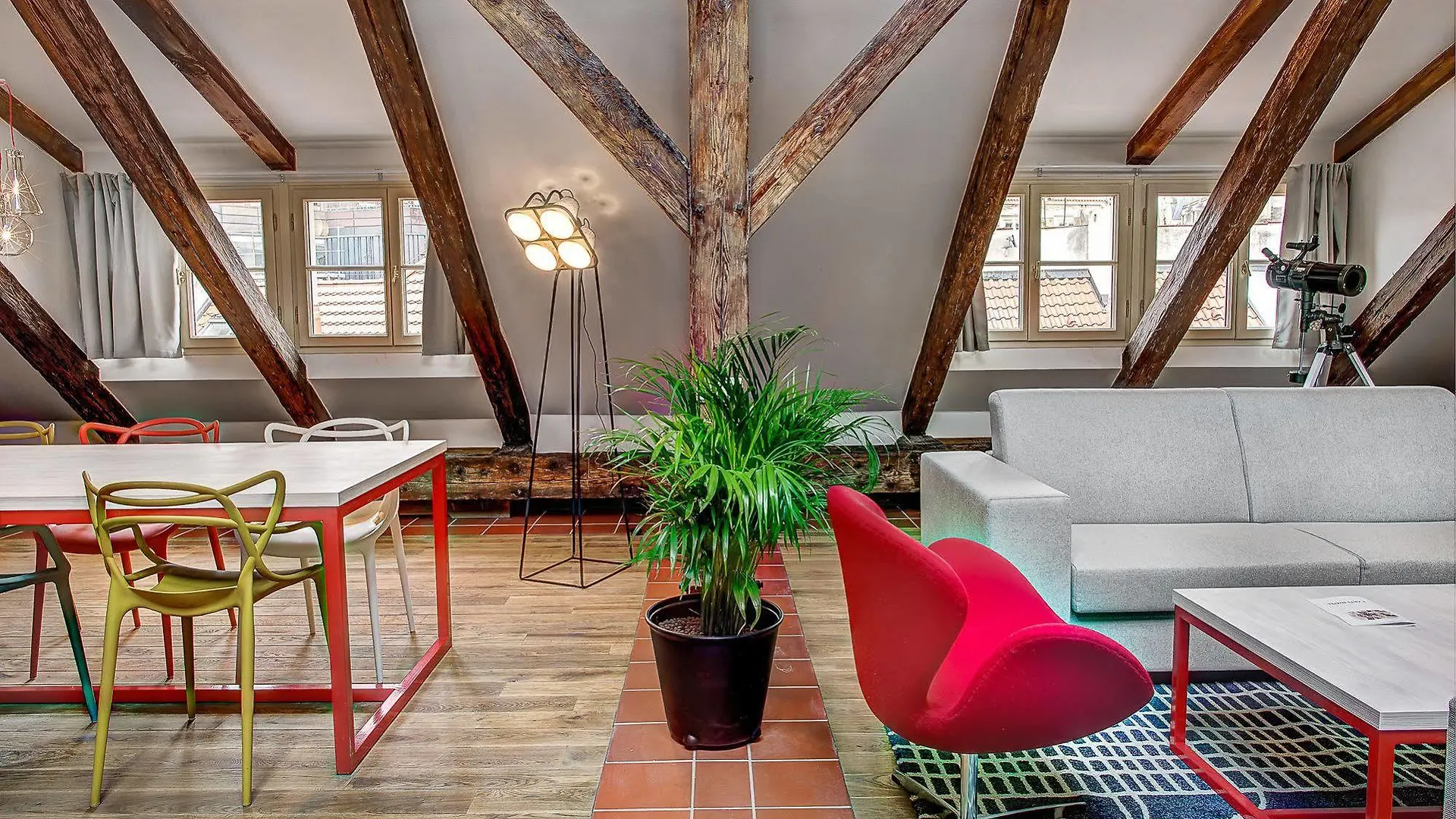 4 Arts Apartments By Adrez Prag