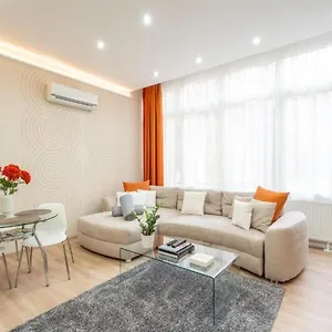 Modern, Quiet & Cozy In The Middle Of Downtown Near Danube At Fashion Street , Boedapest Hongarije