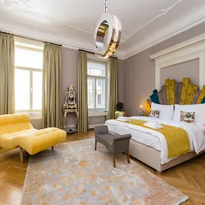 Grand By Tkc Apartahotel