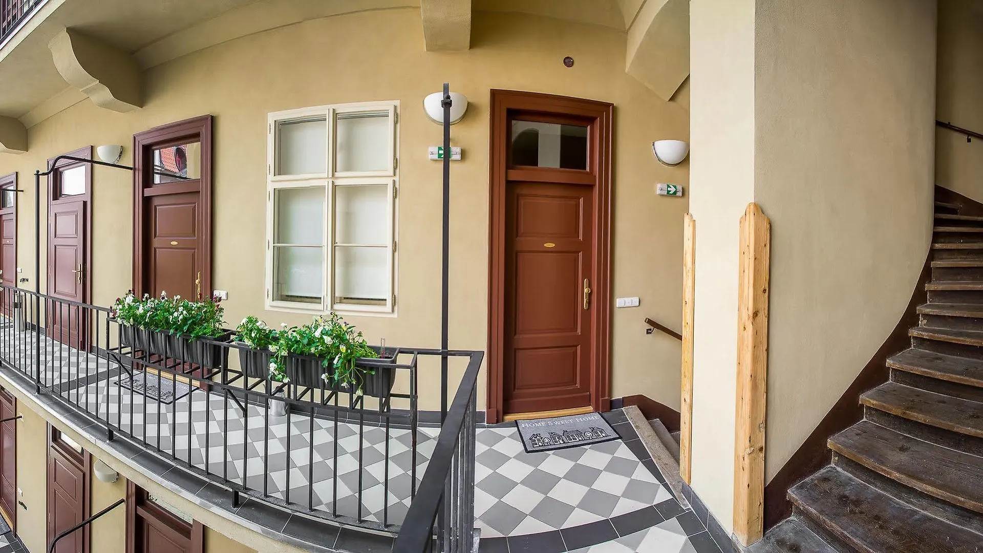 4 Arts Apartments By Adrez Prague