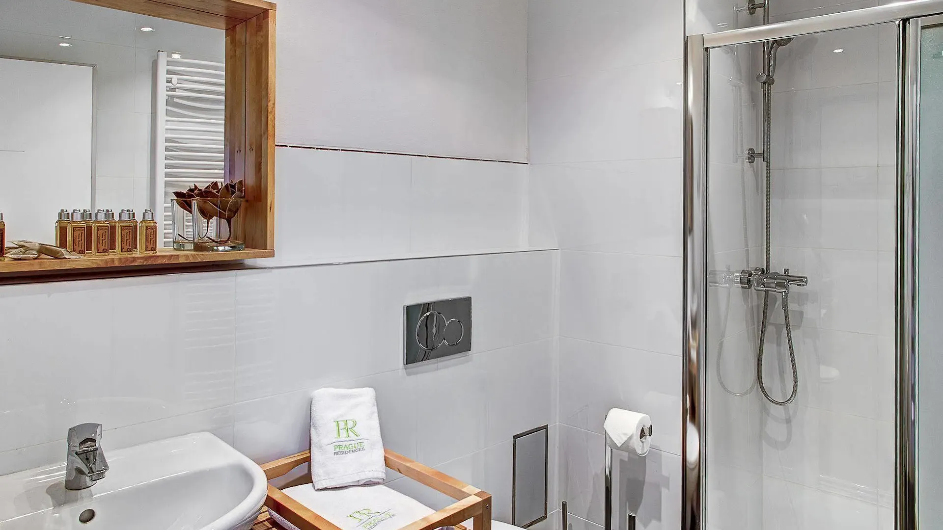 4 Arts Apartments By Adrez Prague